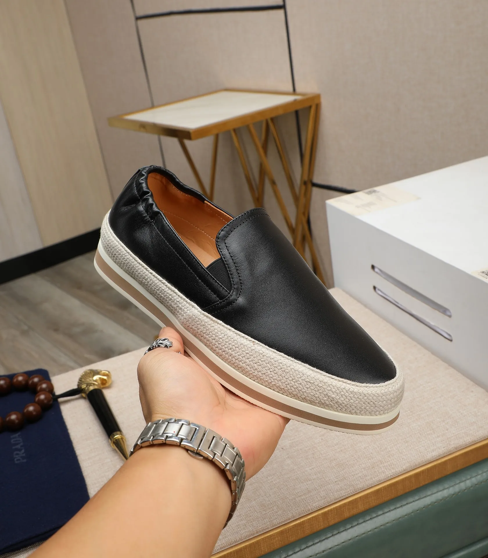 Men's men's shoes 💰460 high-end version. PRADA (Prada) men's casual style, compare the quality at the counter 🧚🏿♂️Imported cowhide fabric 🐎Water-dyed comfortable and soft cowhide lining for feet 🐂Genuine leather outsole with label 🎉 Size 38-44. Can be customized for 45💥🏆